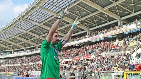 Buffon supera marca de imbatibilidad en Serie A