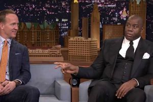 Magic Johnson quiere a Peyton en los Carneros