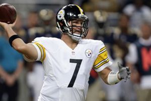 Roethlisberger abandona juego por lesión en la rodilla