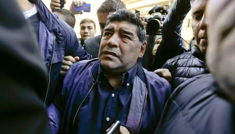 Diego Armando Maradona llegando a la Asociación Argentina de Futbol | AP