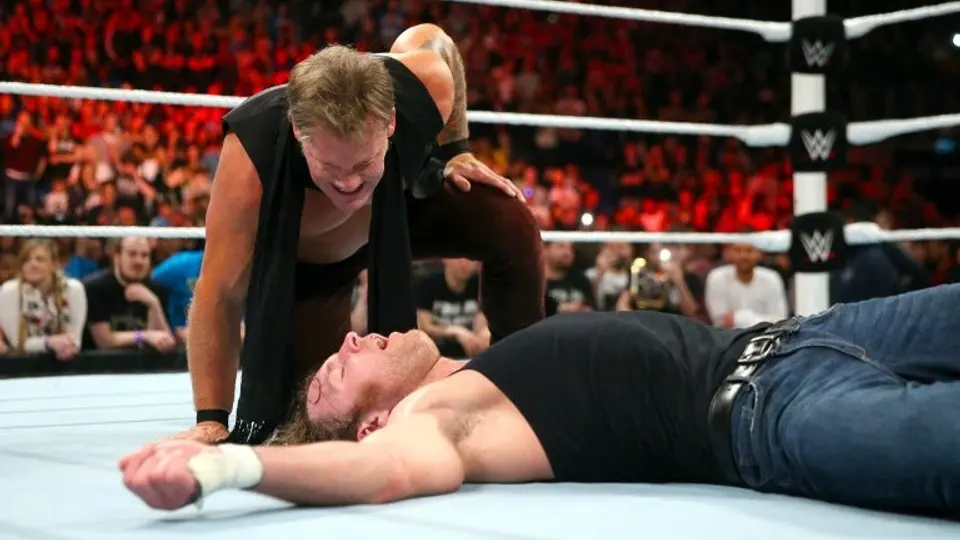 Jericho arruina sufrido triunfo de Ambrose en Londres