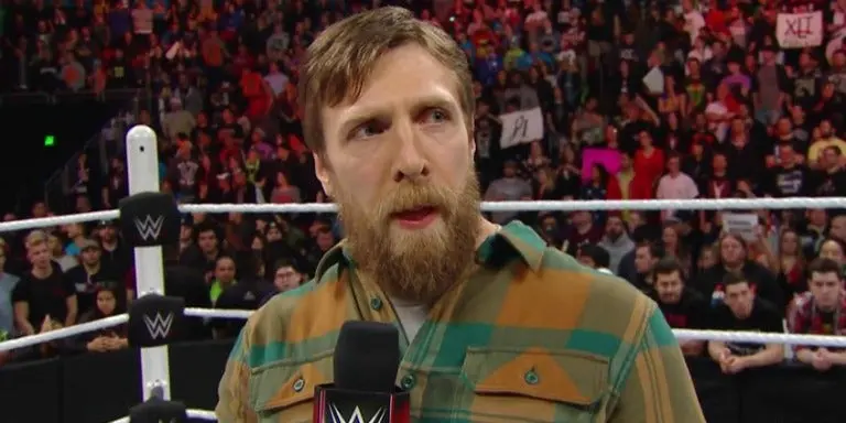 Daniel Bryan afirma que se retira por contusiones