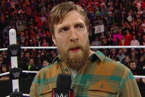 Daniel Bryan afirma que se retira por contusiones