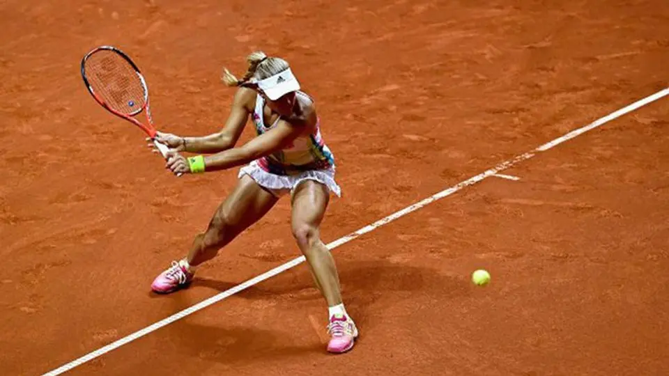 Kerber arranca con remontada su defensa de Stuttgart