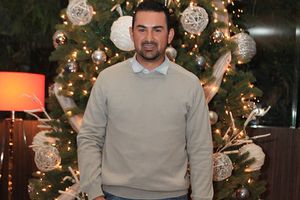 Adrián González celebra fiestas navideñas a la mexicana