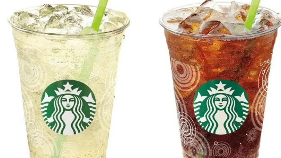 Cliente demanda a Starbucks por exceso de hielos