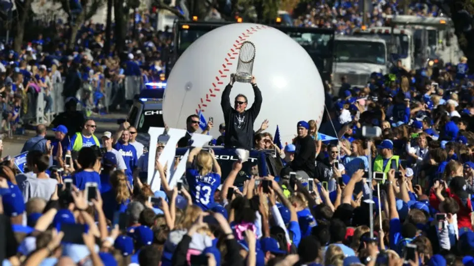 Reales paralizan Kansas City en desfile de campeón