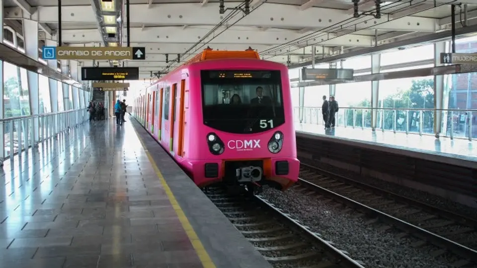 Linea 12 del metro reabre por completo tras 20 meses