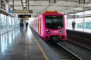 Linea 12 del metro reabre por completo tras 20 meses