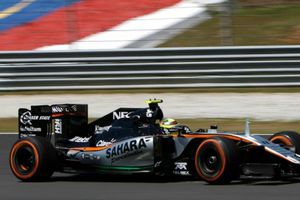 Checo finaliza sexto en el 'día de Red Bull'