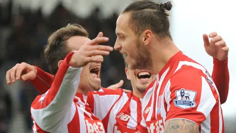 Stoke sorprende y arriesga liderato del Manchester City