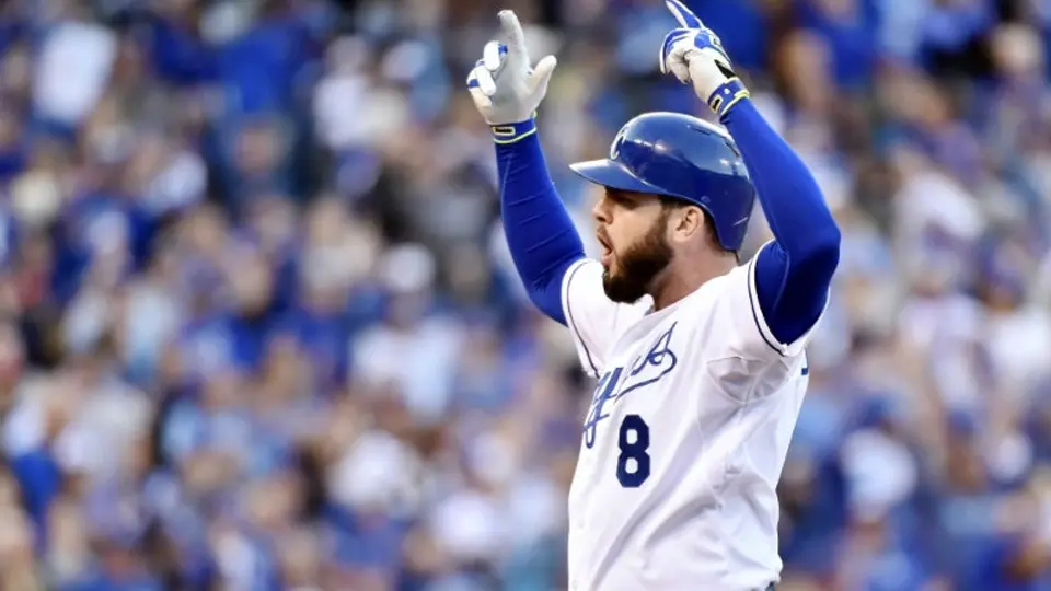 Kansas City se lleva el segundo de la serie con espectacular voltereta