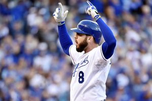 Kansas City se lleva el segundo de la serie con espectacular voltereta
