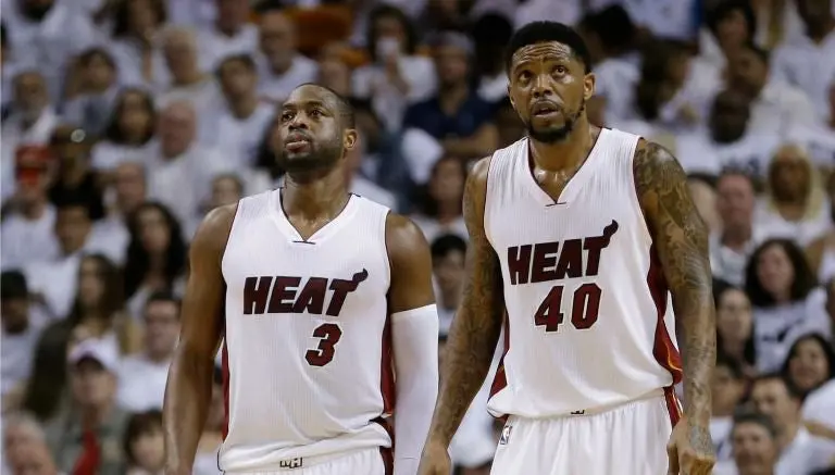 Heat gana en tiempo extra y empata serie contra Raptors