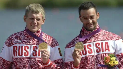 Federación de canotaje veta a dos medallistas rusos
