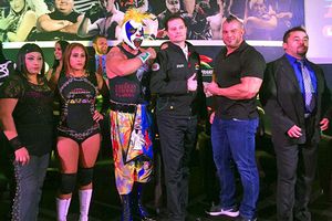 Roshfrans y Triple A firman Alianza