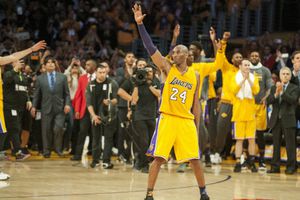 Subastan bolsa con aire del último partido de Kobe Bryant