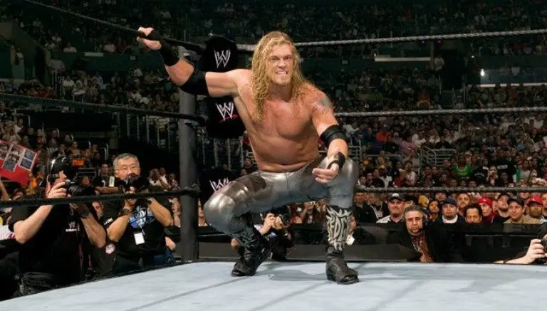 Edge durante la lucha en Wrestlemania 21 l WWE