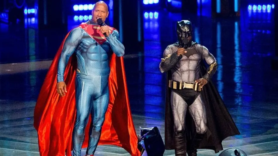 The Rock, disfrazado de Superman en MTV Movie Awards