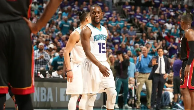 Hornets gana y empata la serie contra Miami