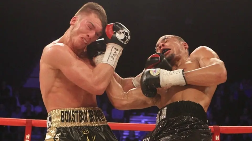 Boxeador británico, inducido a coma tras recibir golpiza