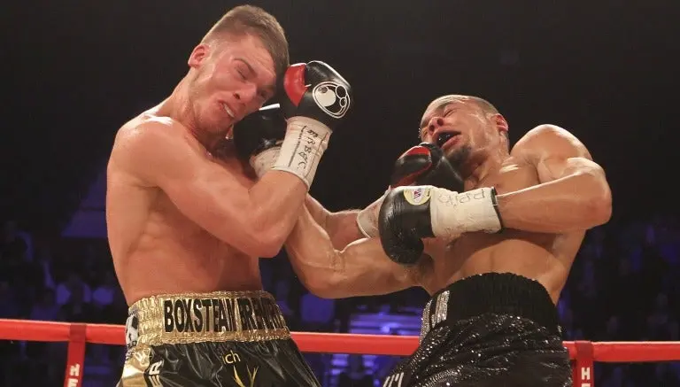 Boxeador británico, inducido a coma tras recibir golpiza