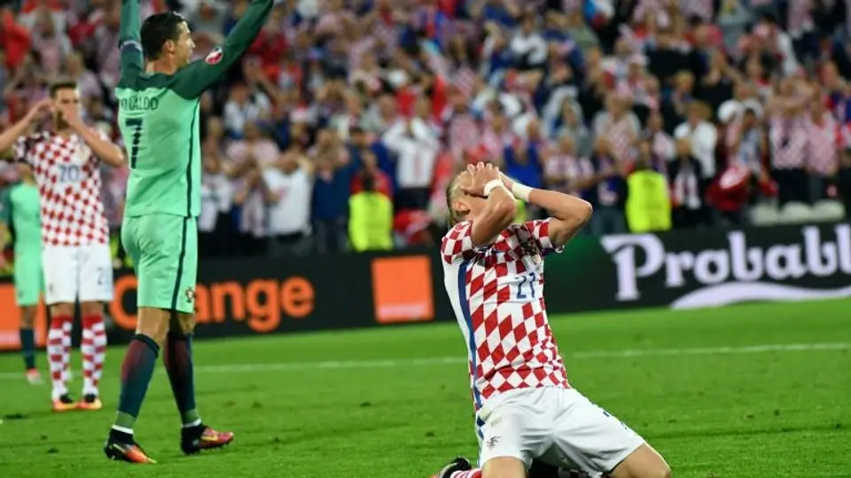 Estudiantes incendian escuela por no ver Croacia-Portugal