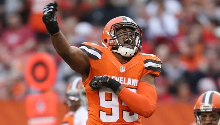 Dos jugadores de Browns, detenidos en Navidad