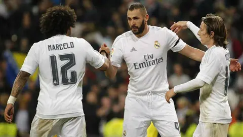 Real Madrid golea y sigue en la carrera por la Liga | RÉCORD