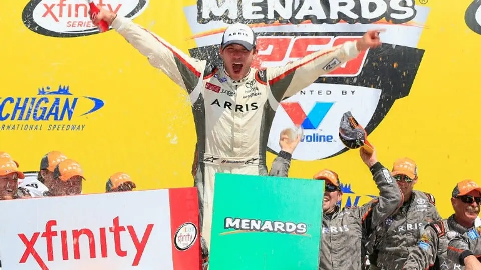 Daniel Suárez, primer mexicano en ganar carrera de NASCAR