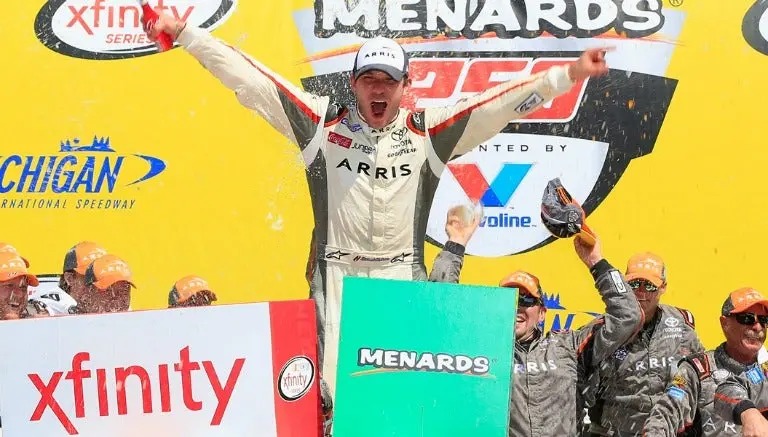 Daniel Suárez, primer mexicano en ganar carrera de NASCAR