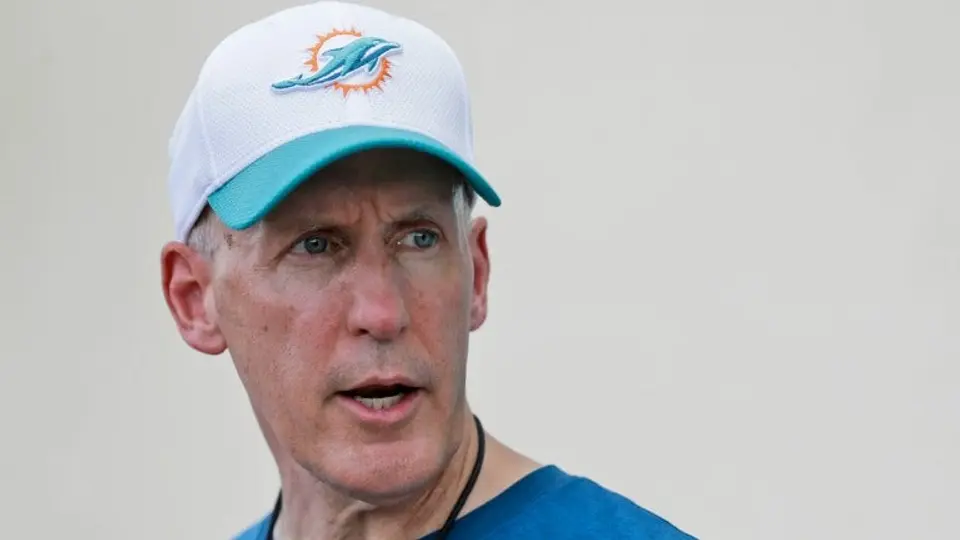 Delfines de Miami despide a su head coach