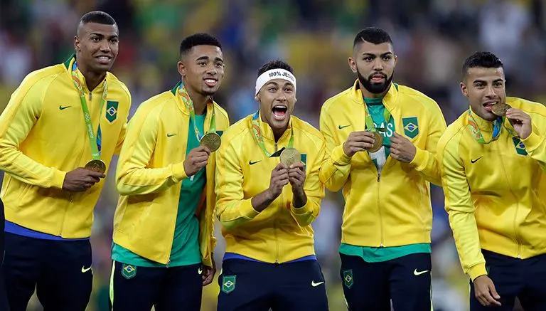 Neymar da medalla de oro a Brasil contra Alemania
