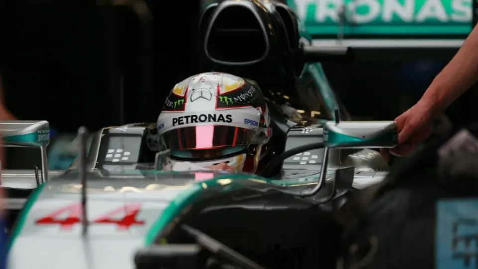 Mercedes resalta el apoyo a Checo en AHR