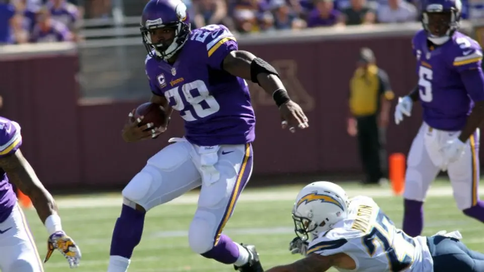 Adrian Peterson se considera el Michael Jordan de la NFL