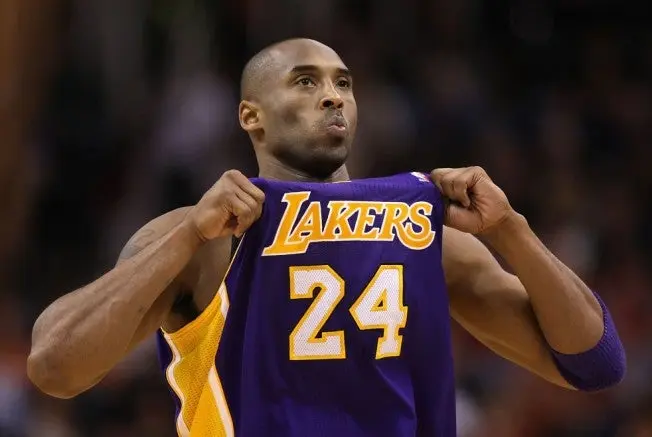 Mundo del deporte se rinde ante Kobe por su despedida