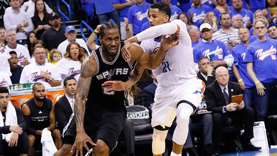 Spurs derrota a Thunder y recupera ventaja en 'Semis'