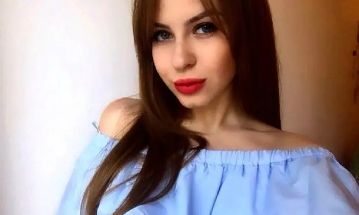 Estudiante rusa subasta su virginidad en internet