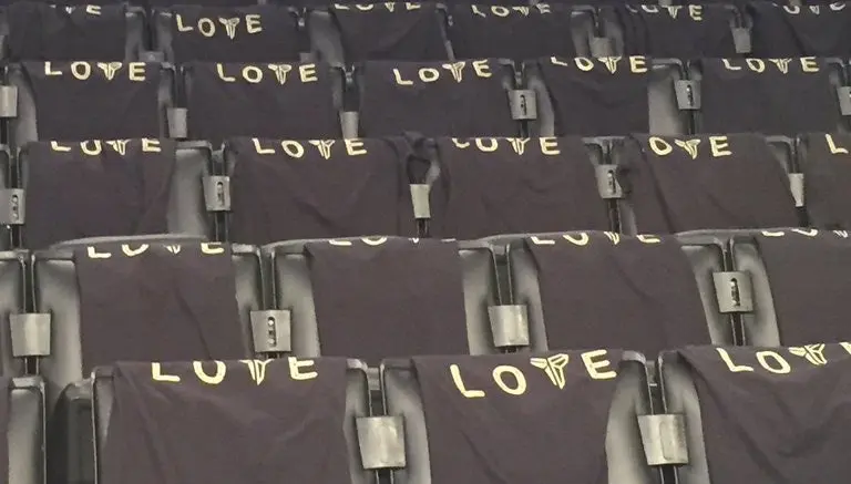 Aficionados portarán camiseta en homenaje a Kobe Bryant