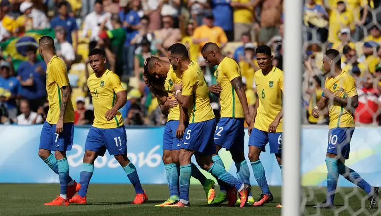 Brasil 'baila' a Honduras y se pone a un paso del oro