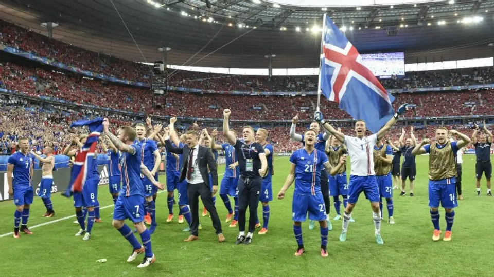 Cronista islandés 'enloquece' con agónico gol de su selección
