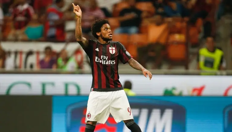 Milan lanza apuesta al Inter a favor de refugiados