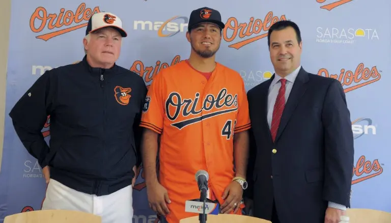 Yovani Gallardo, en busca de revancha en Grandes Ligas