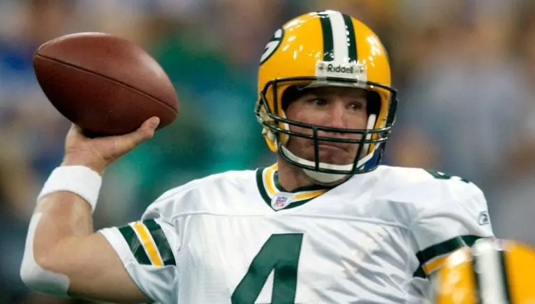 Favre lidera lista de candidatos al Salón de la Fama de NFL