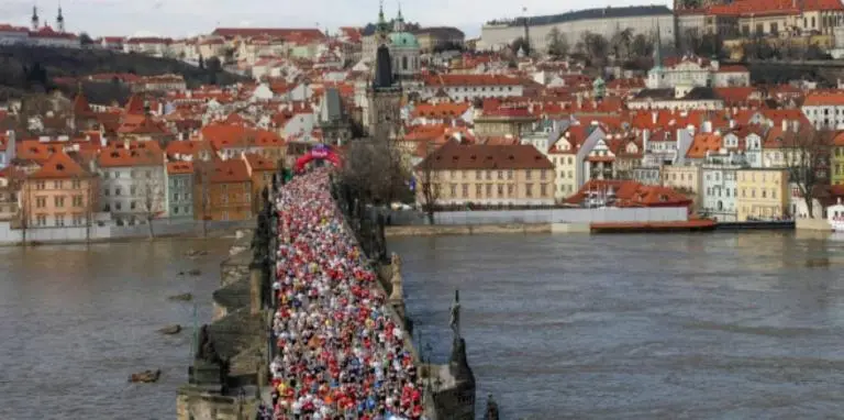 Maratón de Praga se podrá correr a través de una app