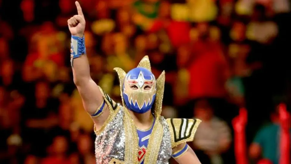 Gran Metalik muestra su lucha aérea en Raw