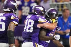 Vikingos demuestra su poderío y vence a Gigantes