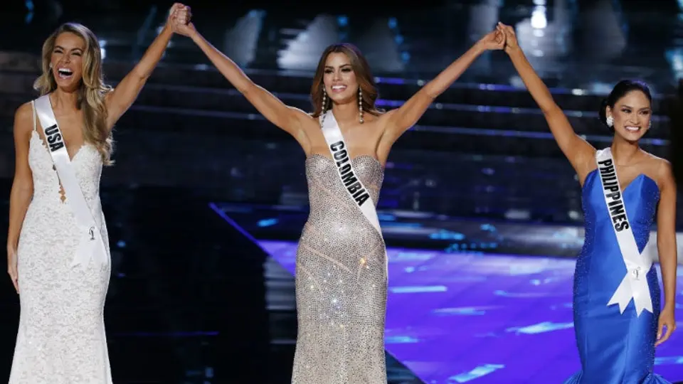 Presentador de Miss Universo se equivoca en coronación