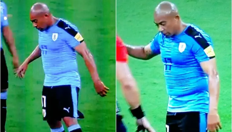 A Egidio Arévalo le 'aprieta' la camiseta de Uruguay