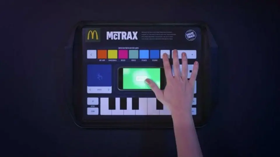 McDonald's consiente a sus clientes con mantel musical